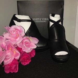 👠 Brand New Simply Vera Heels